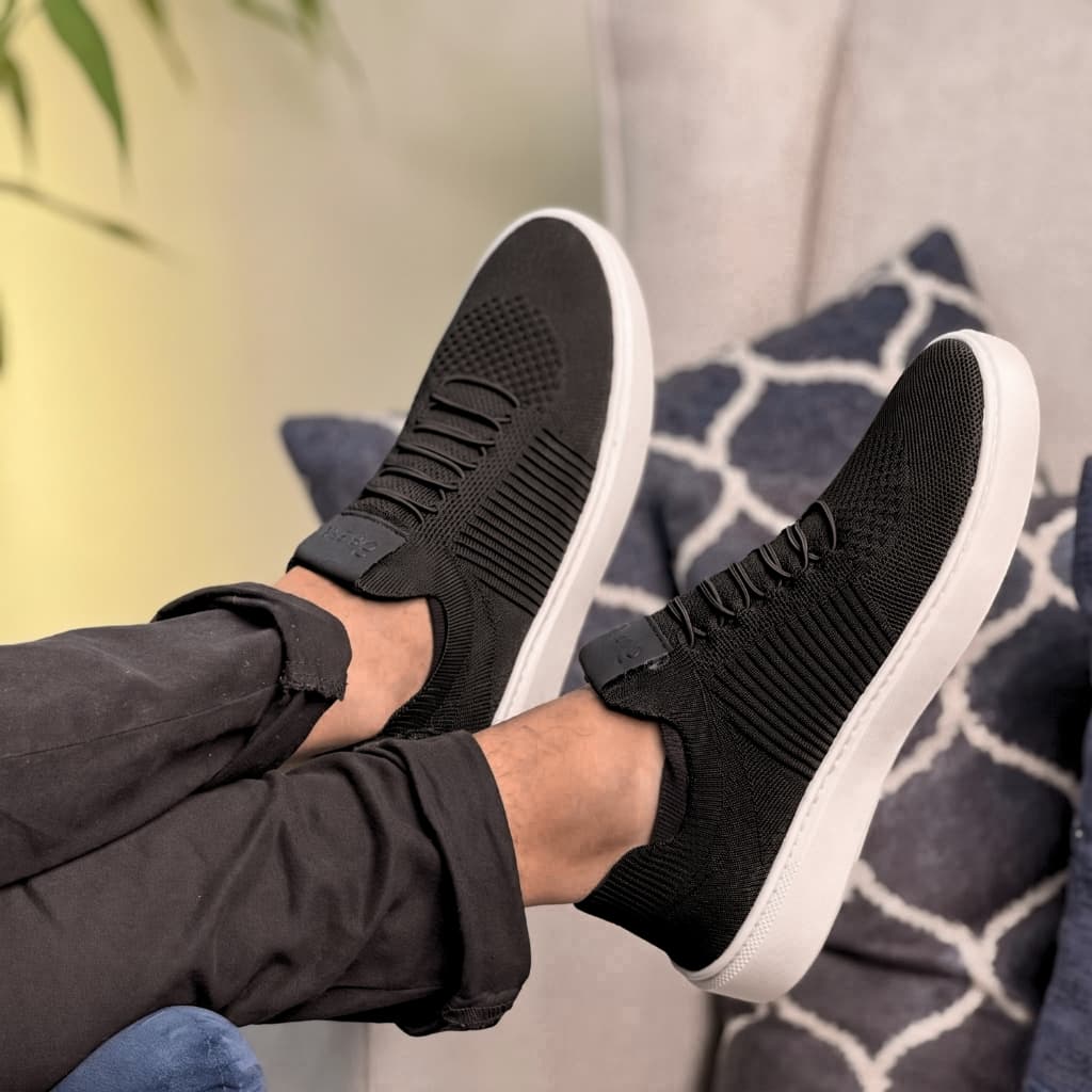 Tênis Casual Masculino Knit Cinza com Cadarço e Sola Branca em Borracha Leve e Confortável