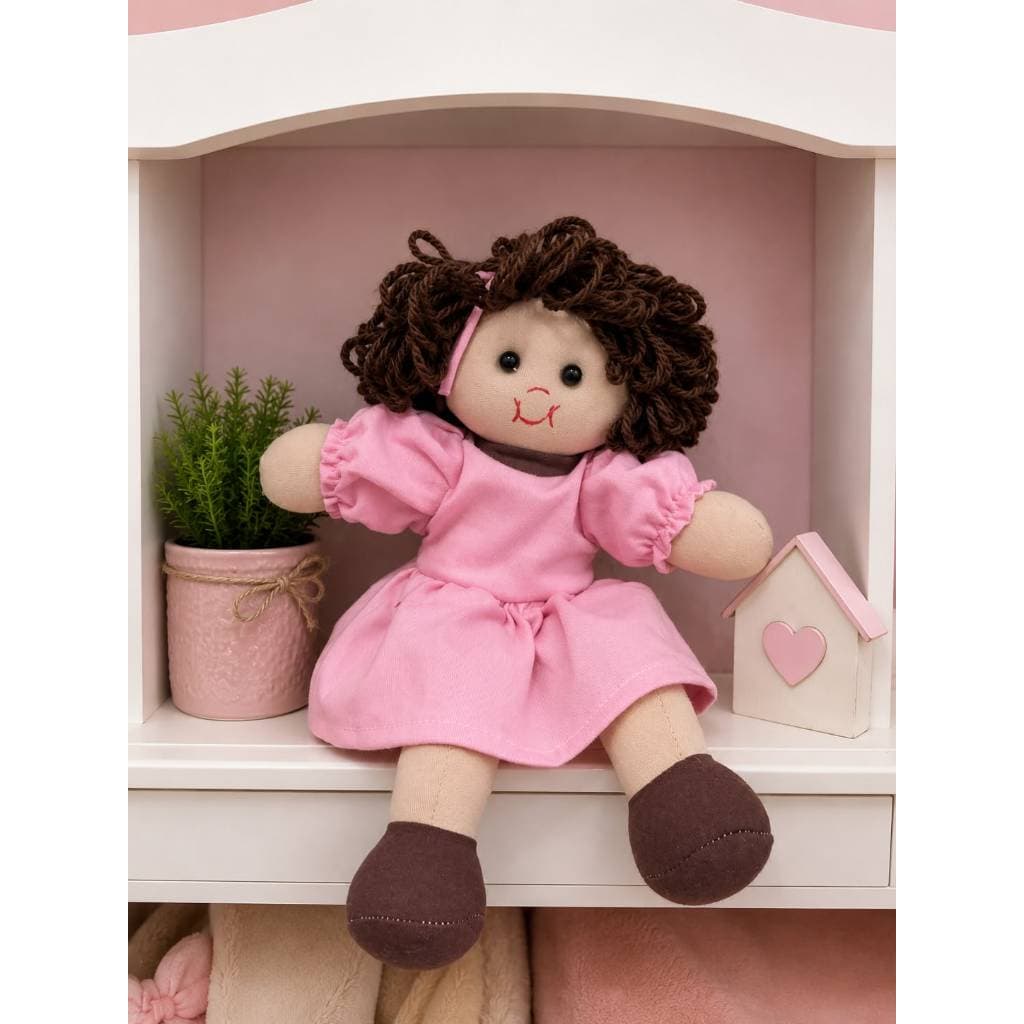 Boneca de Pano Artesanal – Delicada e Encantadora