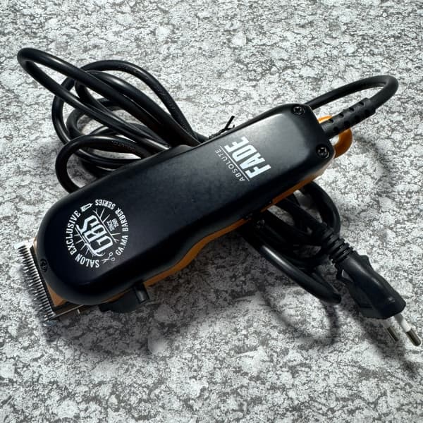 Kit Barbeiro GBS: Máquina de Corte Absolute Fade + Máquina de Acabamento Absolute Finish (220V)