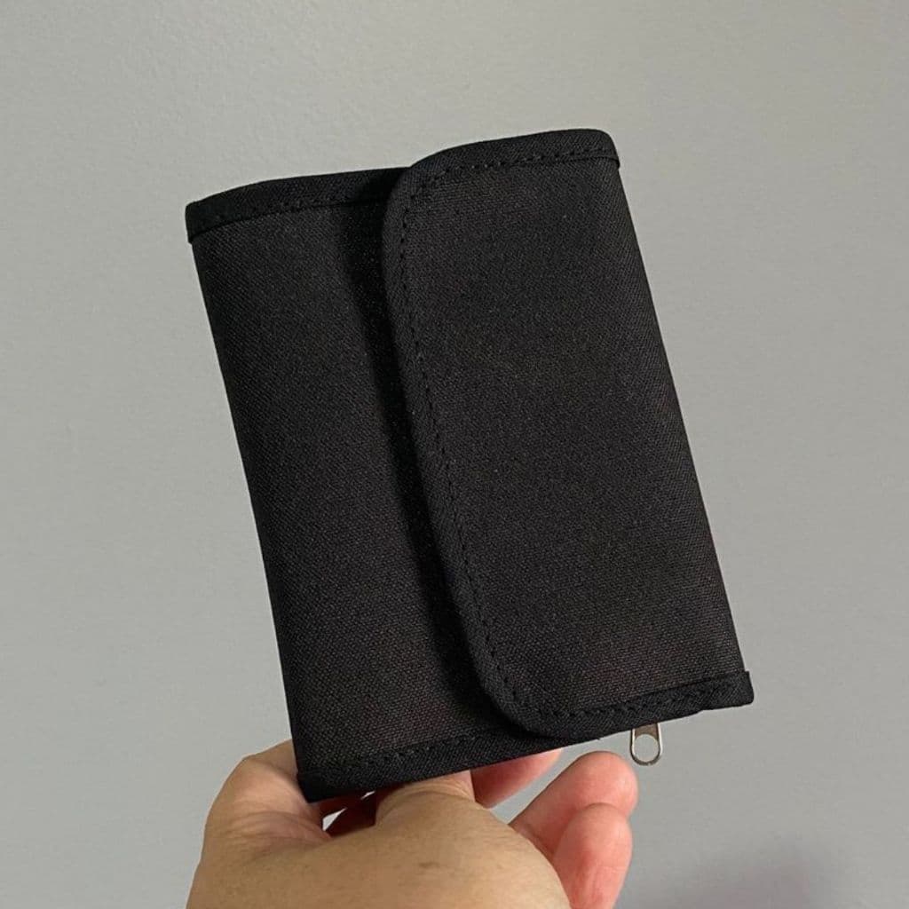 Carteira Infantil com Velcro, Espaço para Dinheiro, Cartão de Crédito e Moedas Estampa Preta