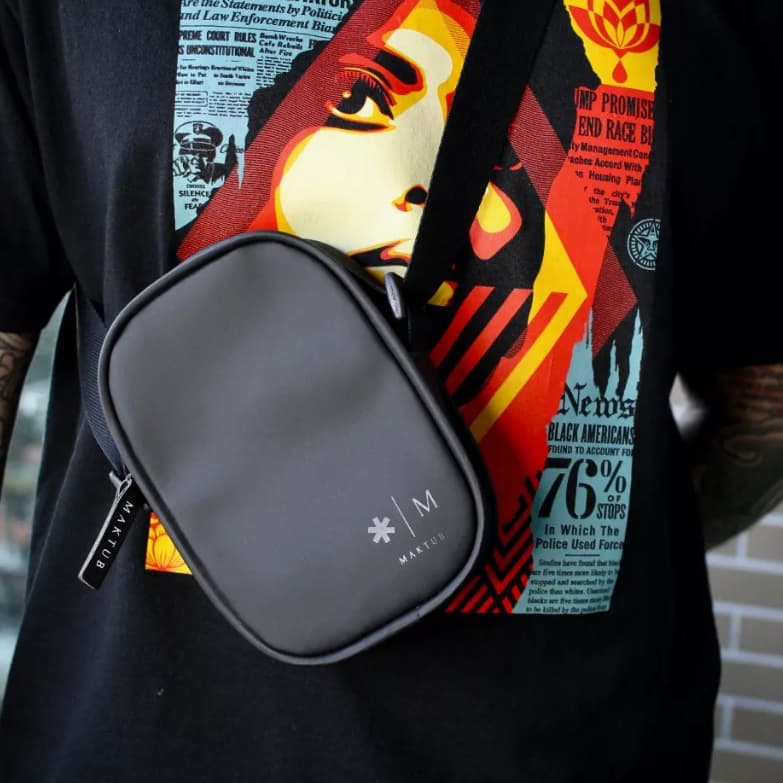 Bolsa Transversal Maktub All Black Shoulder Bag Slim Pochete Com Alça Ombro cabe cel carteira