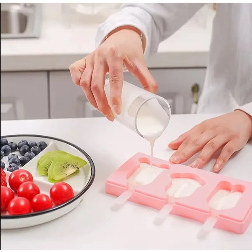FORMA DE SILICONE PICOLÉ C/ TAMPA E PALITO FORMATO DE DESENHOS