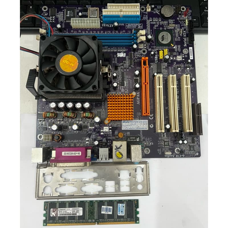 KIT PLACA MÃE  ECS K8M800-M2 PROCESSADOR AMD SEMPROM DDR 400 AGO 8X   SOQUETE 754 (USADA)Testada funcionando