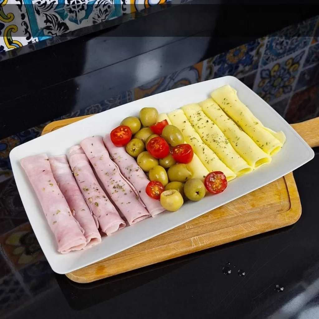 Bandeja Retangular Varias Cores; Kit de 3,6,12,16 ou 20, Pastel/Churrasco/Petisco (Plástico). Bar/Lanchonete.