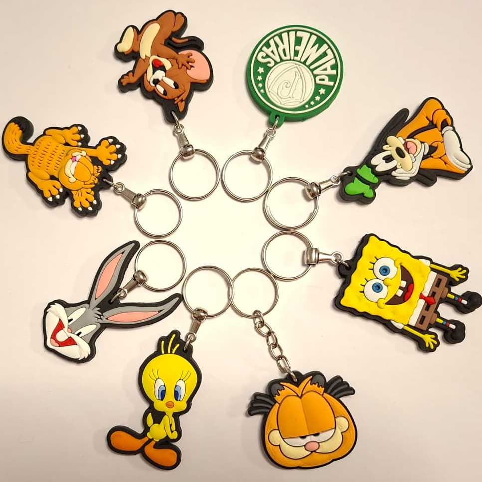 Kit com 8 chaveiros premium - Pernalonga, Piu-piu, Garfield, Pateta, Bob Esponja e Palmeiras