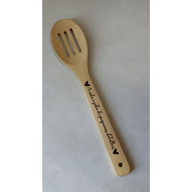 Colher de Bambu Vazada Decorativa Frase Gravada Utensílio Cozinha Resistente Sustentável