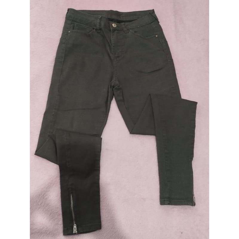 Calça jeans feminina, cintura alta, veste 38.