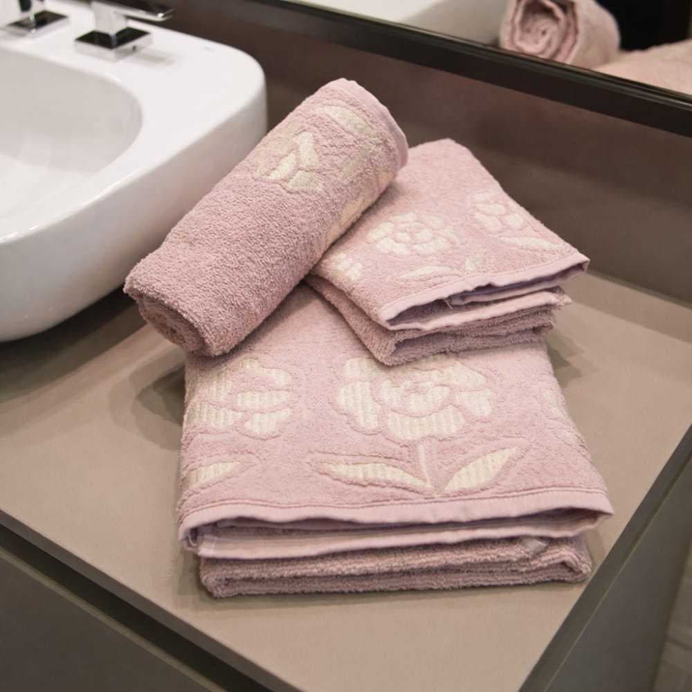 Kit com 2 toalhas de Banho, banhão, 100% algodão, 490g, barra com efeito decorativo, 72x150cm, super macia, moderna.