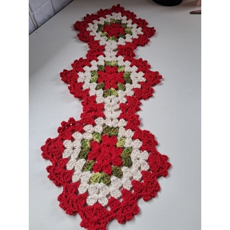 Trilho de mesa em crochê Artesanal