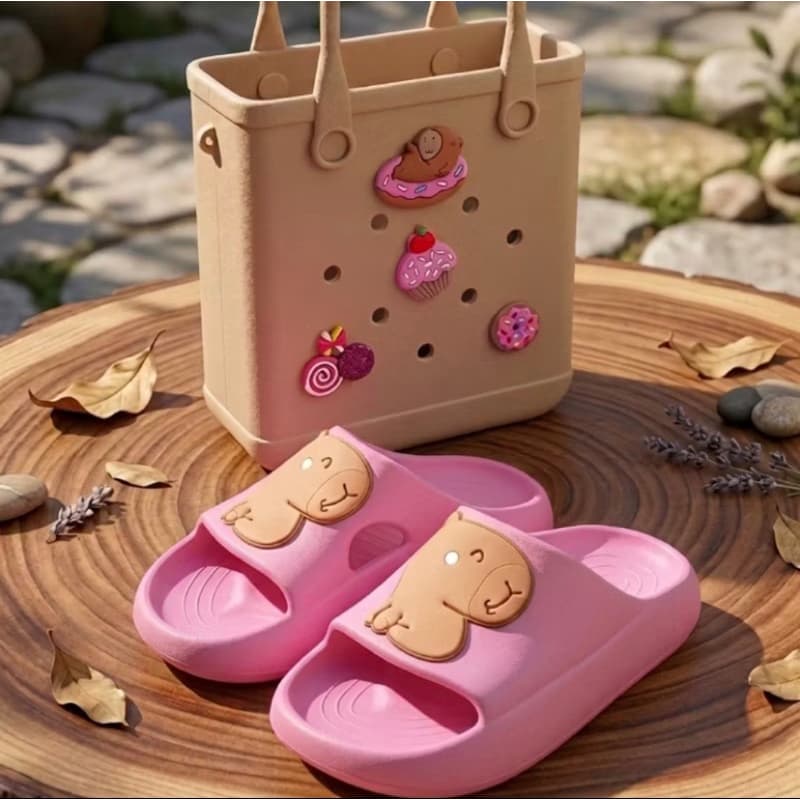 Kit Bolsa Bolsinha mais Chinelo Nuvem Capivara Injetada Eva Menina Infantil com Alça Ajustável