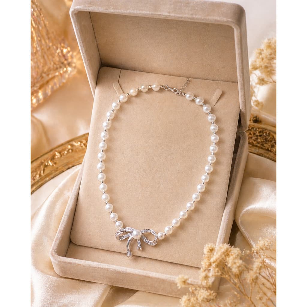 Colar de Pérolas Feminino com Laço Cravejado Dourado | Elegante Luxo Ajustável Semijoia
