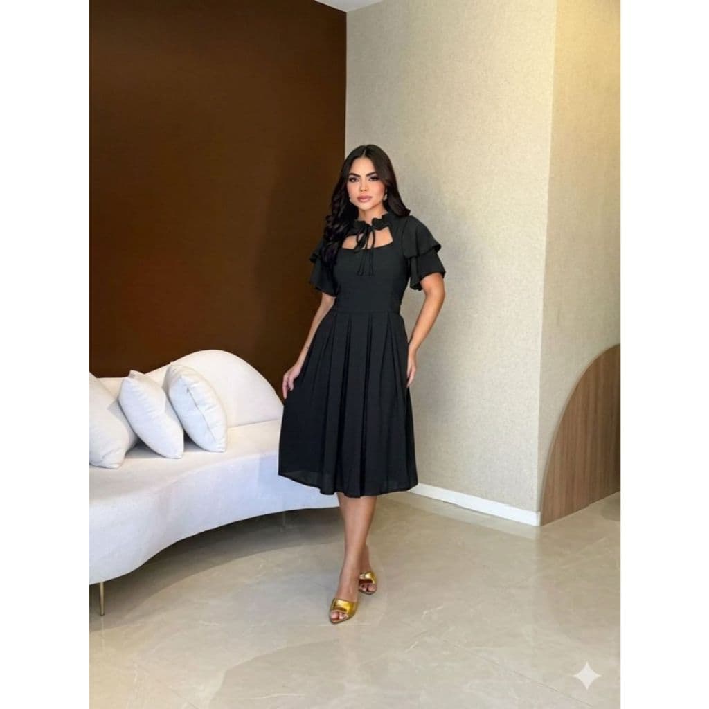 Vestido crep trabalhado detalhe pescoço