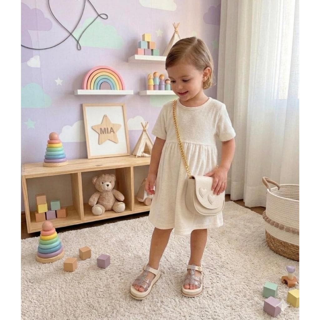 Kit Completo Bolsinha + Sandalia Menina Bolsa Tiracolo Coração e Sandália Confortável com Glitter Infantil Moda Fashion