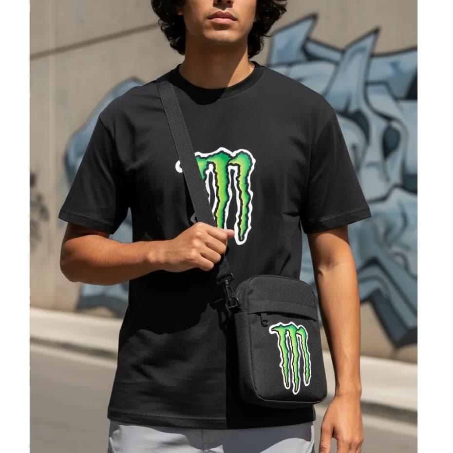 Kit Camisa + Pochete Estampadas Monster Masculino | Conjunto Casual Moderno