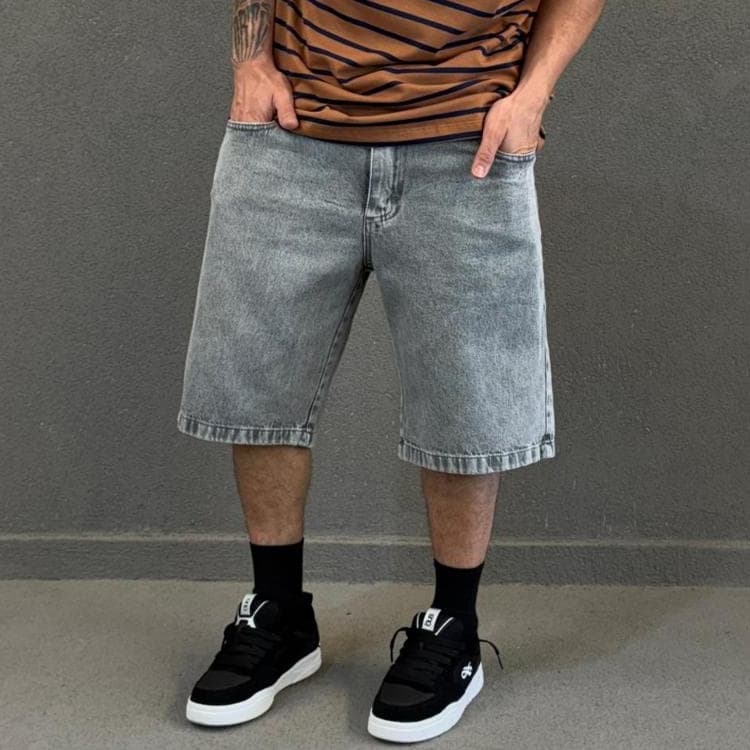 Bermuda Jeans Balão Baggy Preto Estonado Marmorizado com fechamento botão e zípper