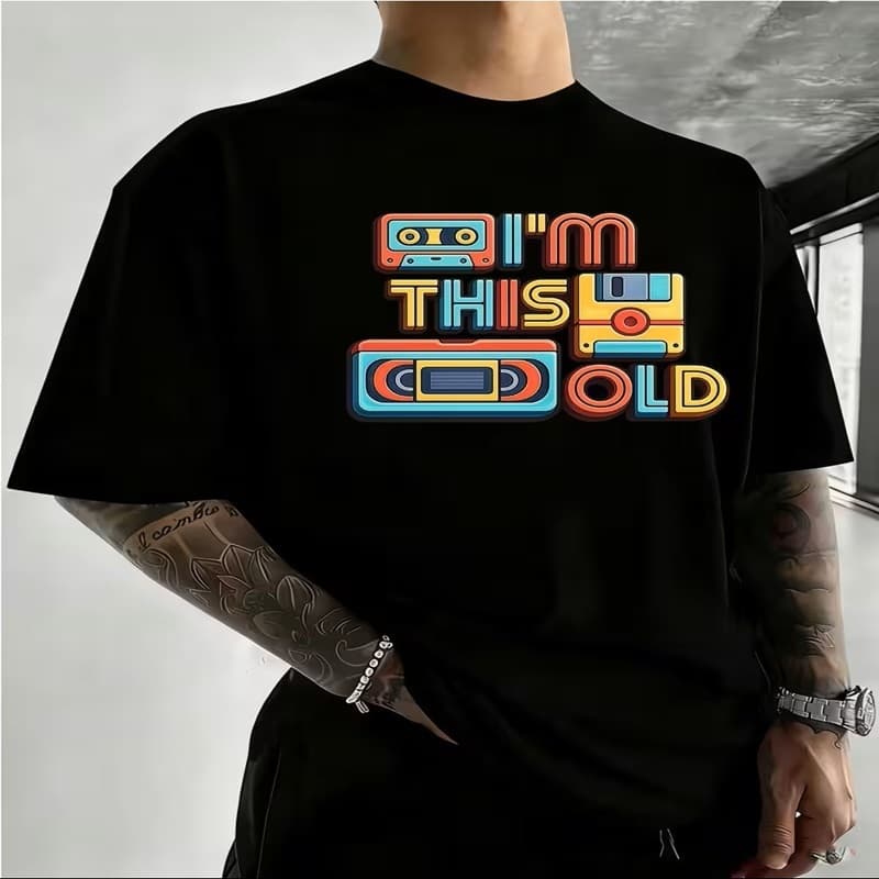 Camiseta Estampada Eu sou Tão Velho Retrô, Vintage, Anos 80/90 Fitas e Disquete Unissex - 7012