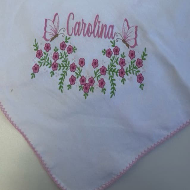 Cueiro Bordado Personalizado com Nome e Desenho - MENINA- 100% Algodão | Manta Bebê 80x80