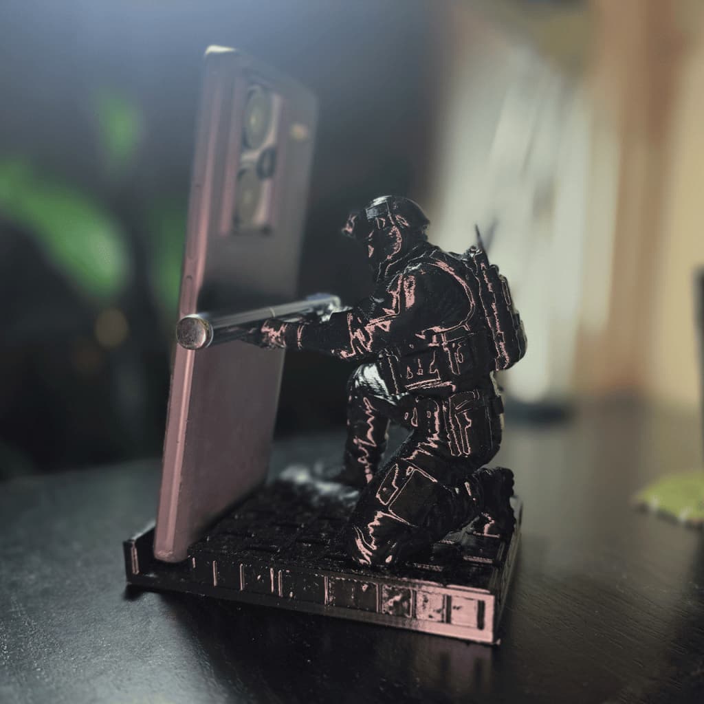 Porta celular e porta caneta Soldado - disponível em duas cores