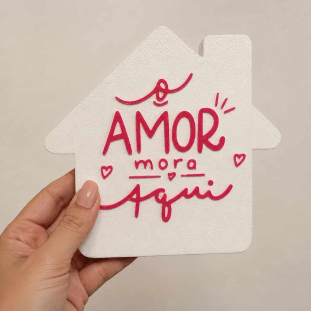 Placa Decorativa O Amor Mora Aqui | Decoração para Sala, Quarto e Entrada | Presente Casa Nova lar
