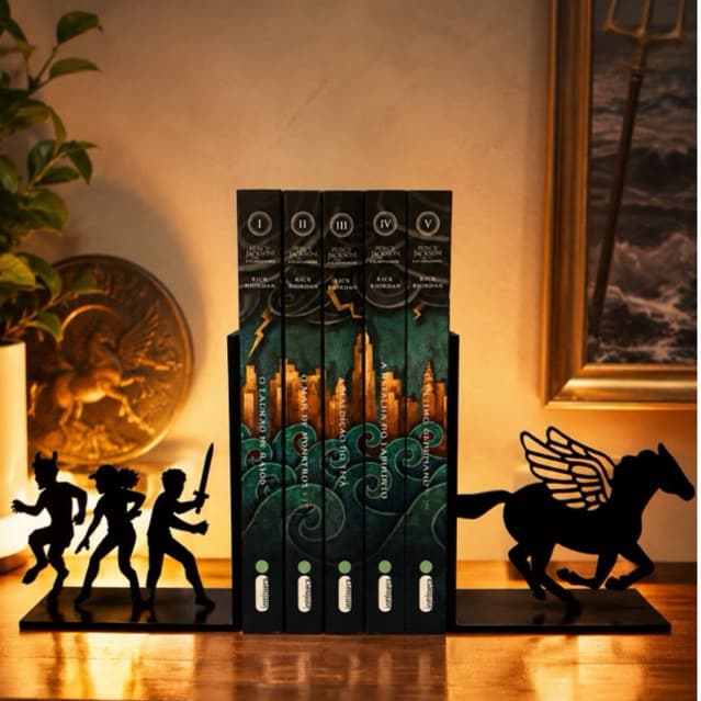 Aparador de Livros Percy Jackson