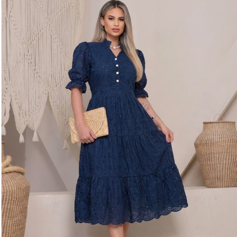 Vestido MIDI premium bordado com gola tecido layze 3d e liso com botão funcional e forro