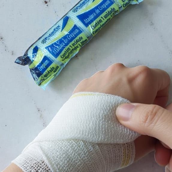 Atadura de Crepom 15cm x 1,80m Compressiva Elástica Uso Hospitalar 1 Unidade