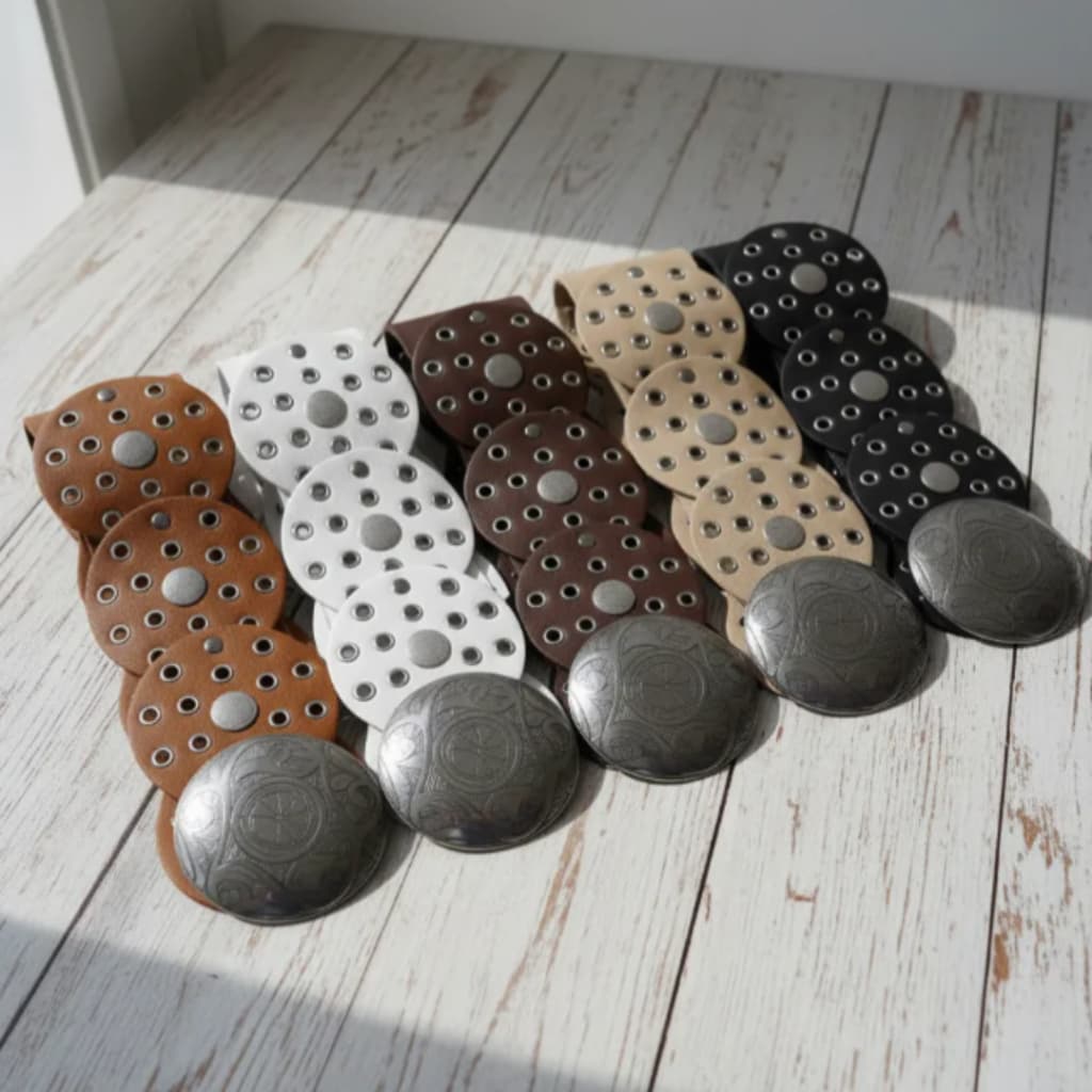 Cinto Feminino Largo Boho Country Faixa Elástica Fivela de Metal Ilhoses e Tachas Prateadas
