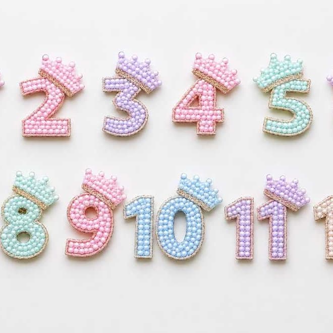 Kit com Números em Feltro 12 Peças – Aplique Decorado com Strass e Pérolas para Artesanato e Personalização números pers