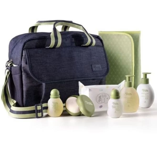 Natura Mamãe Papai e Bebê - Presente com bolsa maternidade ou mochila ou necessarie ou trocador ou frasqueira