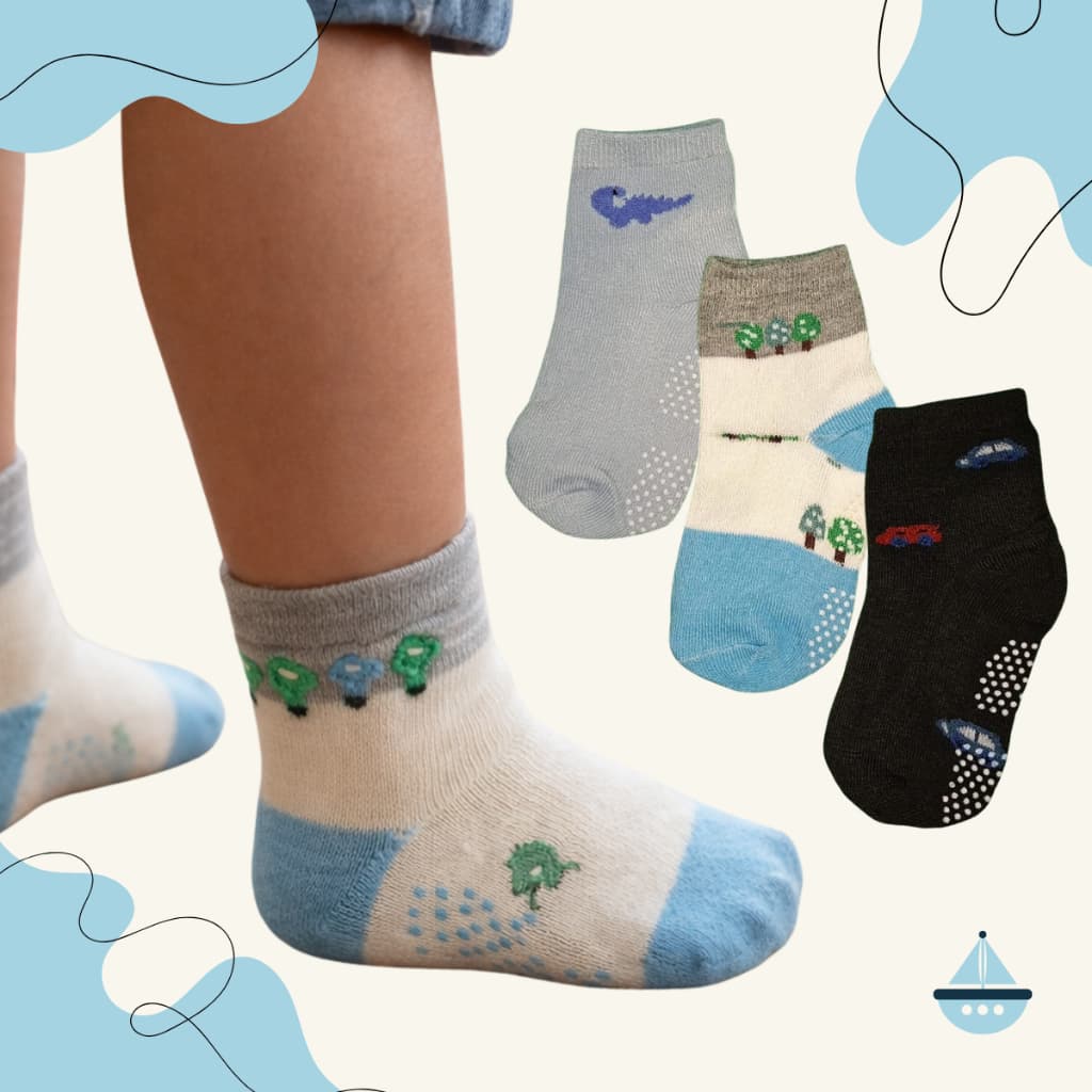 Kit 3, 6 ou 12 Pares Meia Bebê Menino Antiderrapante Estampa Sortida Cano Médio 0 a 4 Anos