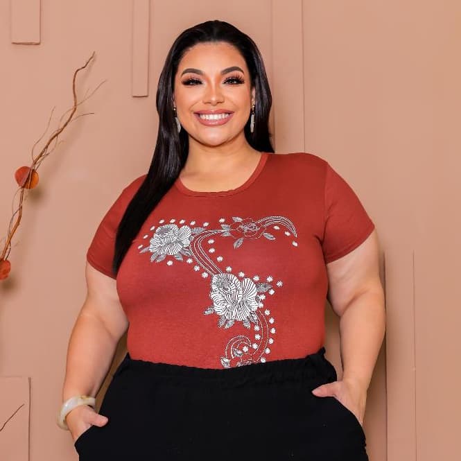 BLUSA PLUS SIZE ELEGANTE MANGA CURTA ESTAMPADO STRASS VISCOLYCRA PREMIUM ELEGANTE CASUAL