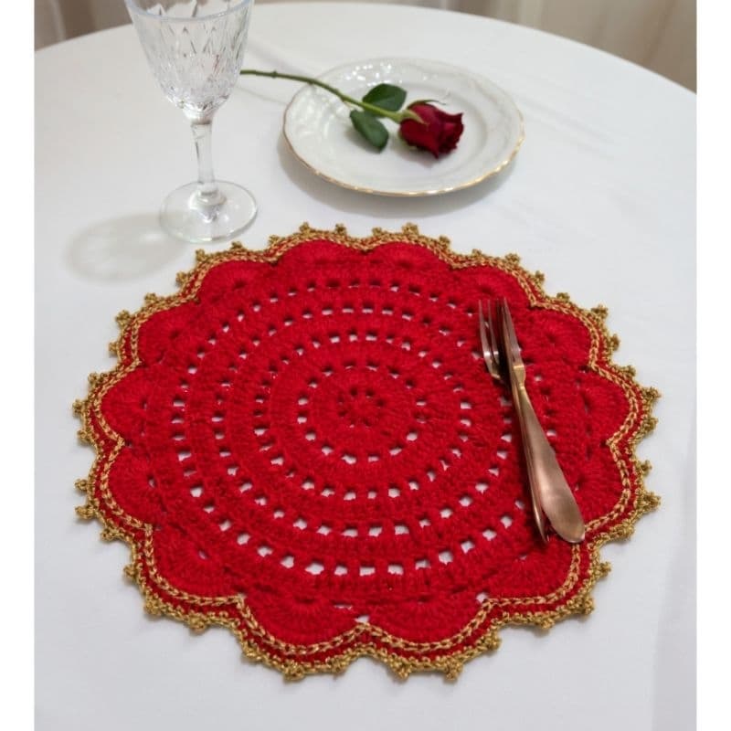 Jogo Americano redondo, Kit 6 lugares, Sousplat de Crochê, Vermelho com Dourado | Mesa Posta Elegante 38cm