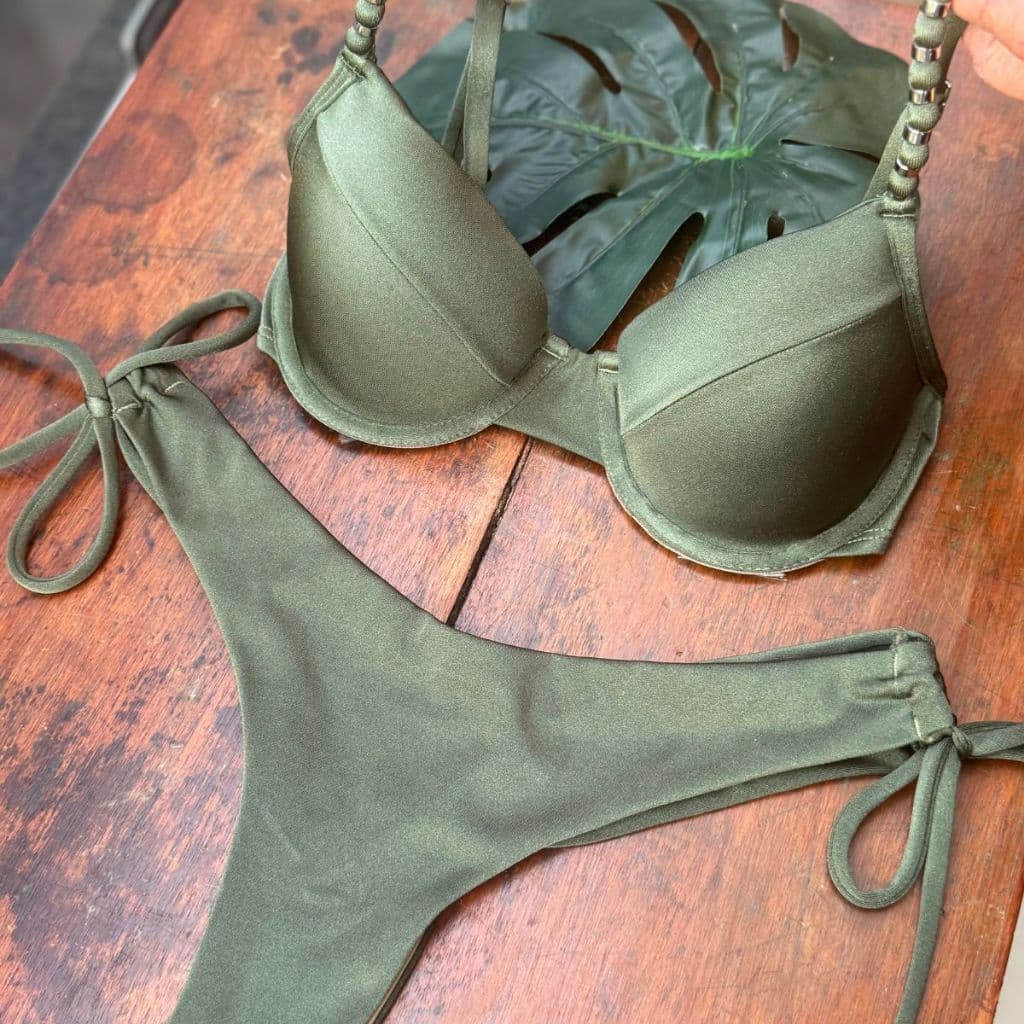 Biquini meia taça com detalhe na alça luxo e calcinha asa delta fio duplo moda blogueira tendência