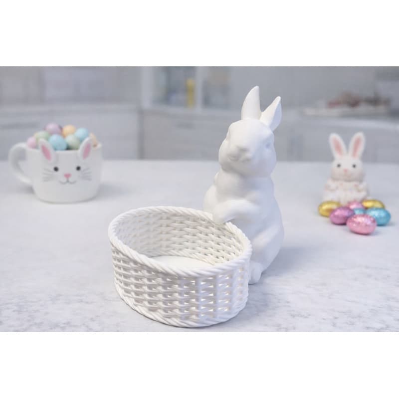 Suporte Decorativo de Páscoa – Coelhinho com Cestinha
