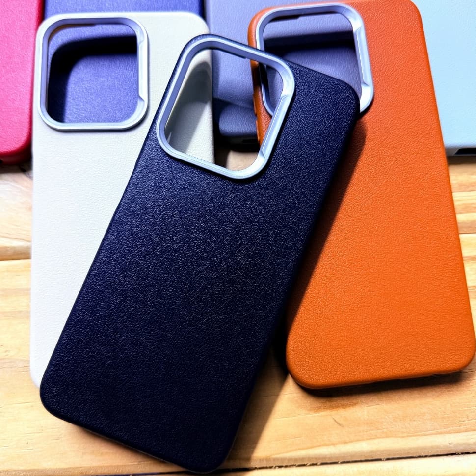 Motorola Moto G15 / Moto G17 / Moto G35 / Moto G05 / Moto E15 Capa capinha Anti Impacto Em Textura de Couro Courino