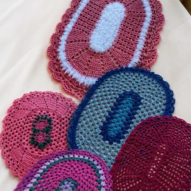 1 Tapete Crochê Oval Pronta Entrega Entrada ou Quarto ou Banheiro