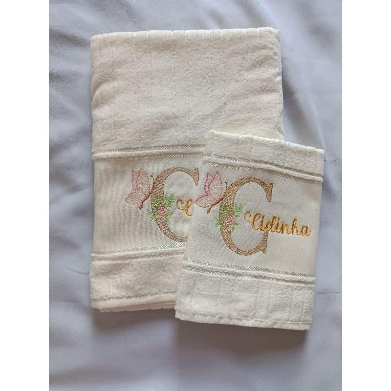 Jogo de toalhas de banho+toalha lavabo.