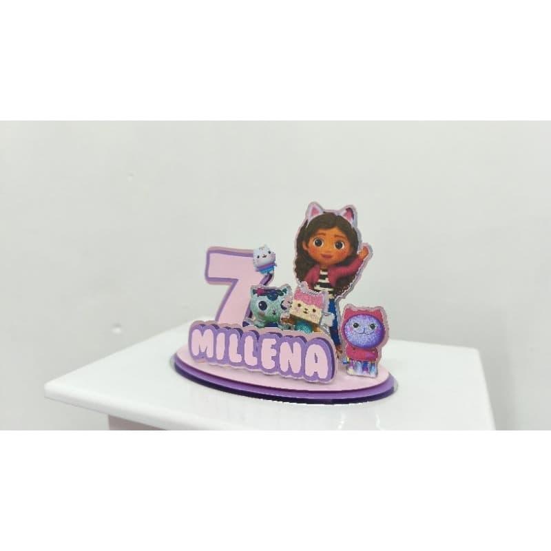 Topo de Bolo Mini Cenário Infantil Personalizado – Tema Casa mágica da Gabby