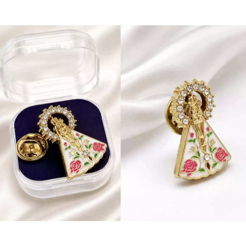 Broche Botton Nossa Senhora de Nazaré Metal Rosa Com Pedras + Caixinha