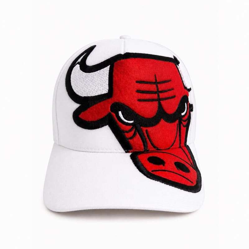 Boné Branco Bordado Estilo Chicago Nostalgia retrô bulls vermelho branco e preto