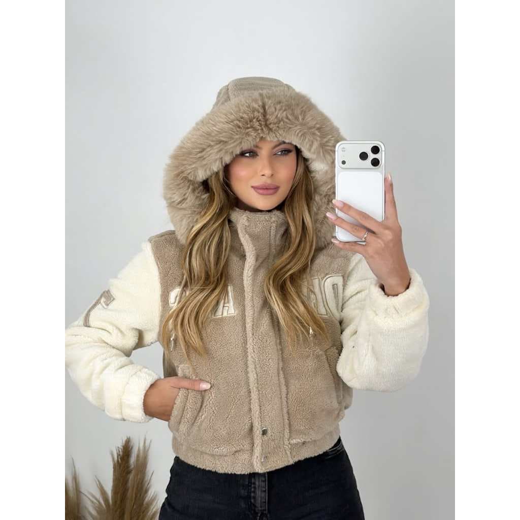 Jaqueta Feminina Teddy Dreams Peluciada Por Dentro Com Bolsos Capuz Removível Quentinha Inverno Estilosa Colegial