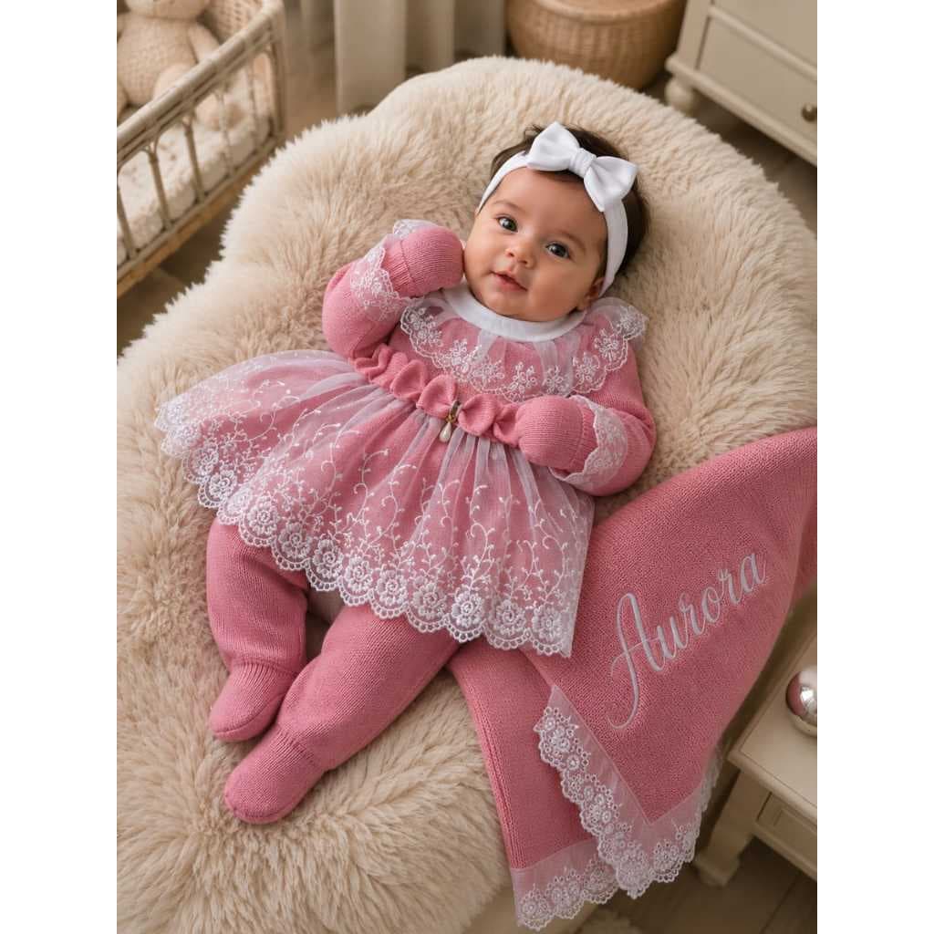 Kit Maternidade Completo 6 Peças Tricô Menina Vestido Calça Manta Tiara Luvas Body - Personalizamos