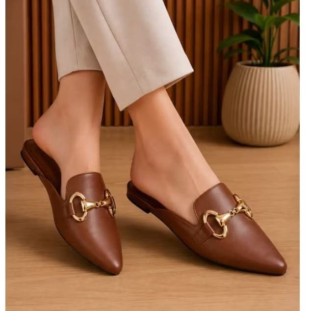 Mule feminino sandália feminina chinelo rasteira fivela metálica confortável tendência casual
