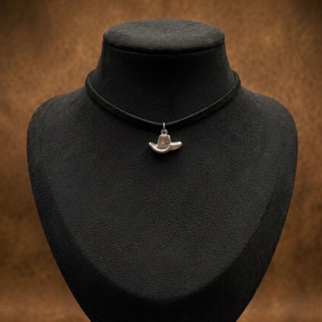 Choker com Pingente Chapéu Colar Country Boiadeira Cowgirl