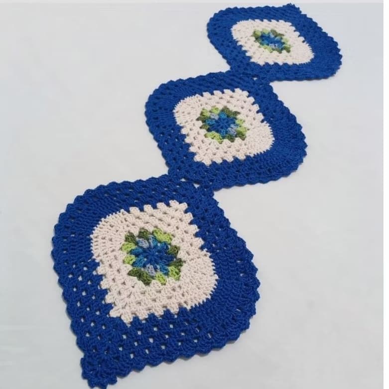 Caminho de mesa 100 cm x 30 cm / Trilho de mesa crochê 100 cm x 30 cm