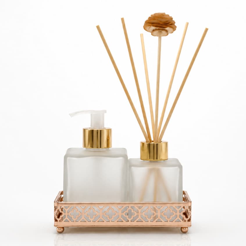 Kit Lavabo Presente Luxo Saboneteira e Difusor de Aromas com Bandeja Espelhada – Decoração Banheiro Casa Nova Casamento