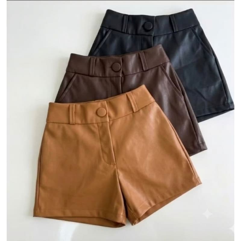 Short feminino Couro Fake com botão Cintura Alta