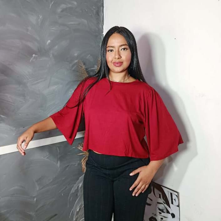 Blusa de manga morcego gola redonda tamanho unico