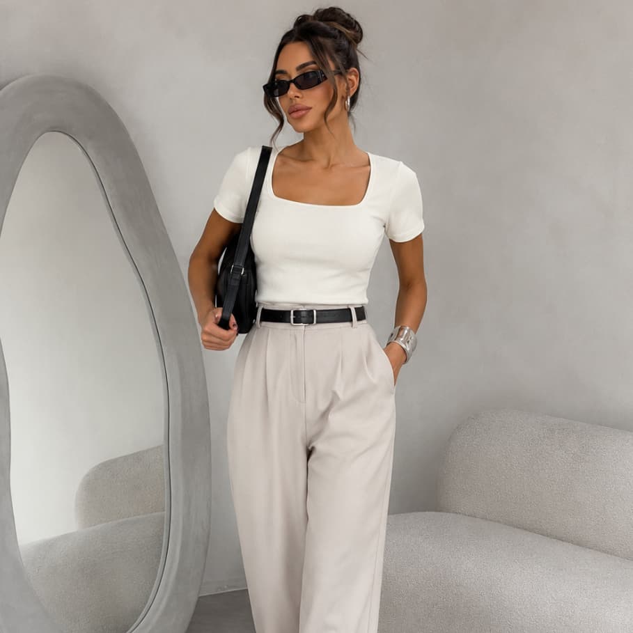 Blusa Feminina Ribana Canelada Manga Curta Decote Quadrado Básica Casual Justa ao Corpo Moda Feminina Confortável
