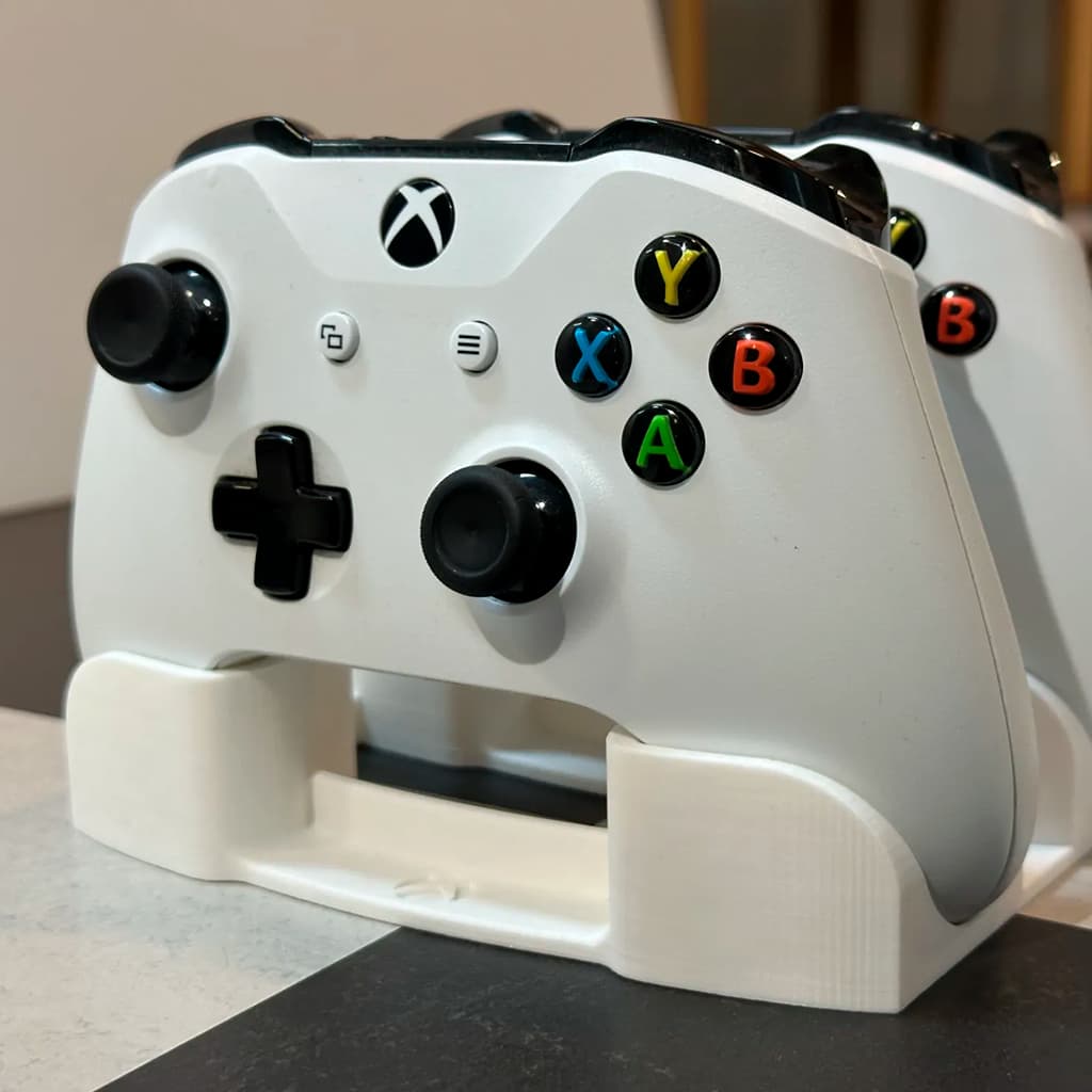 Suporte Duplo para Controle Xbox Series S/X e Xbox One - Impressão 3D Resistente - Organizador de Mesa